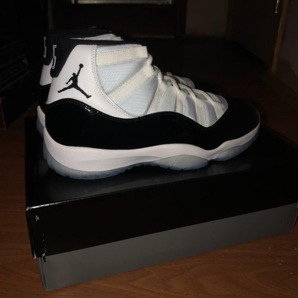Jordan Concord 11's size 10 - Picture 2 of 4